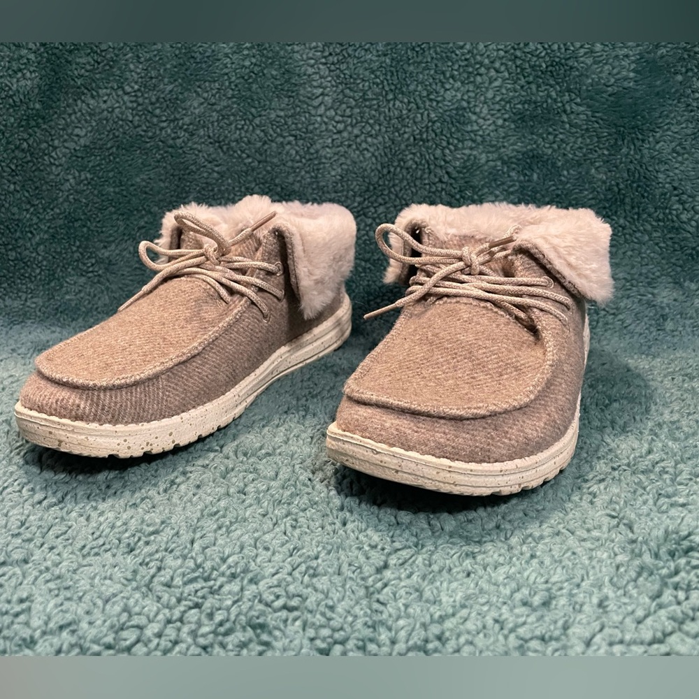 Wendy Fold over, Fuzzy Hey Dude